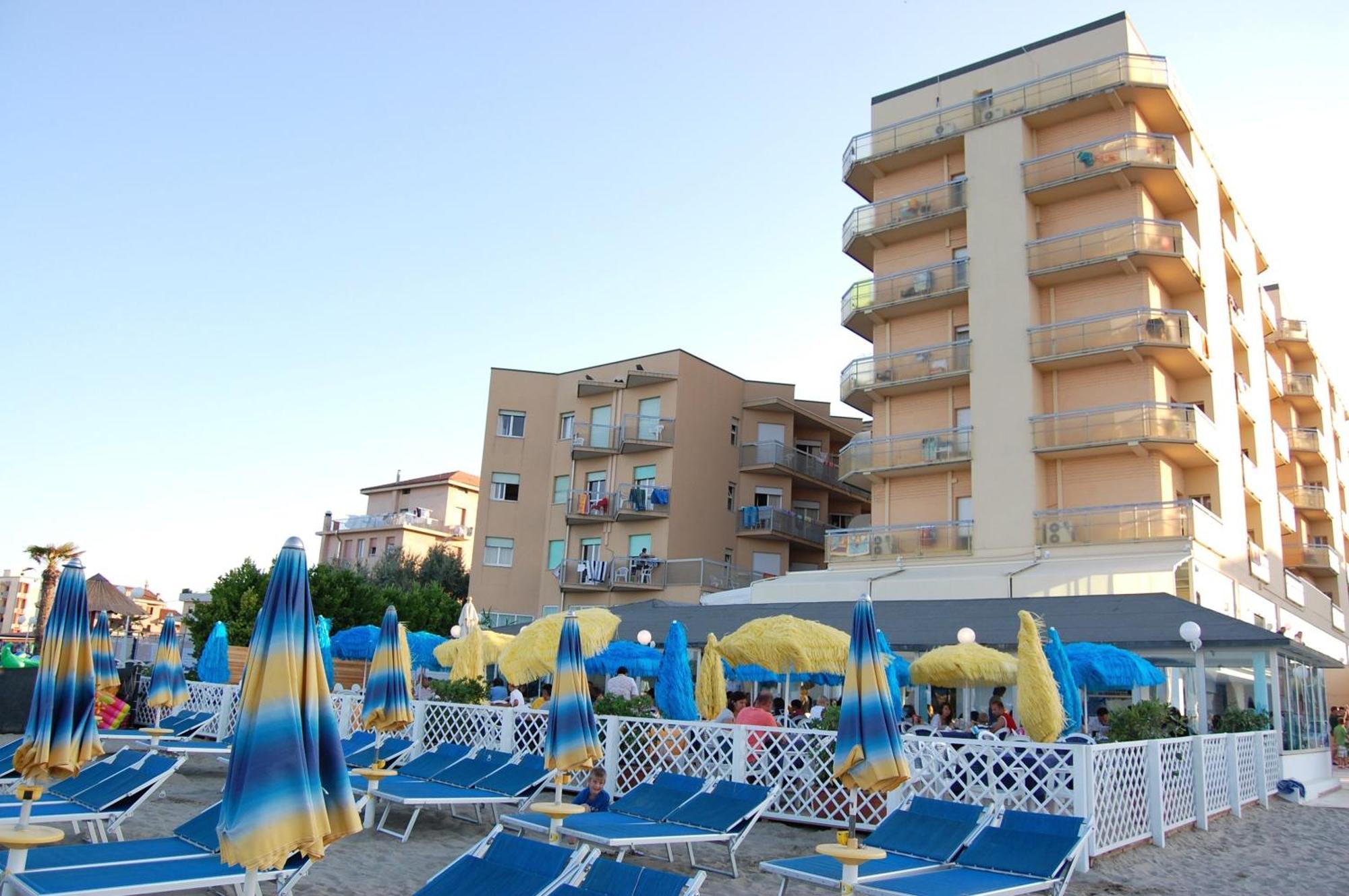 Bikini Tropicana Family Hotel Lido Di Savio Esterno foto