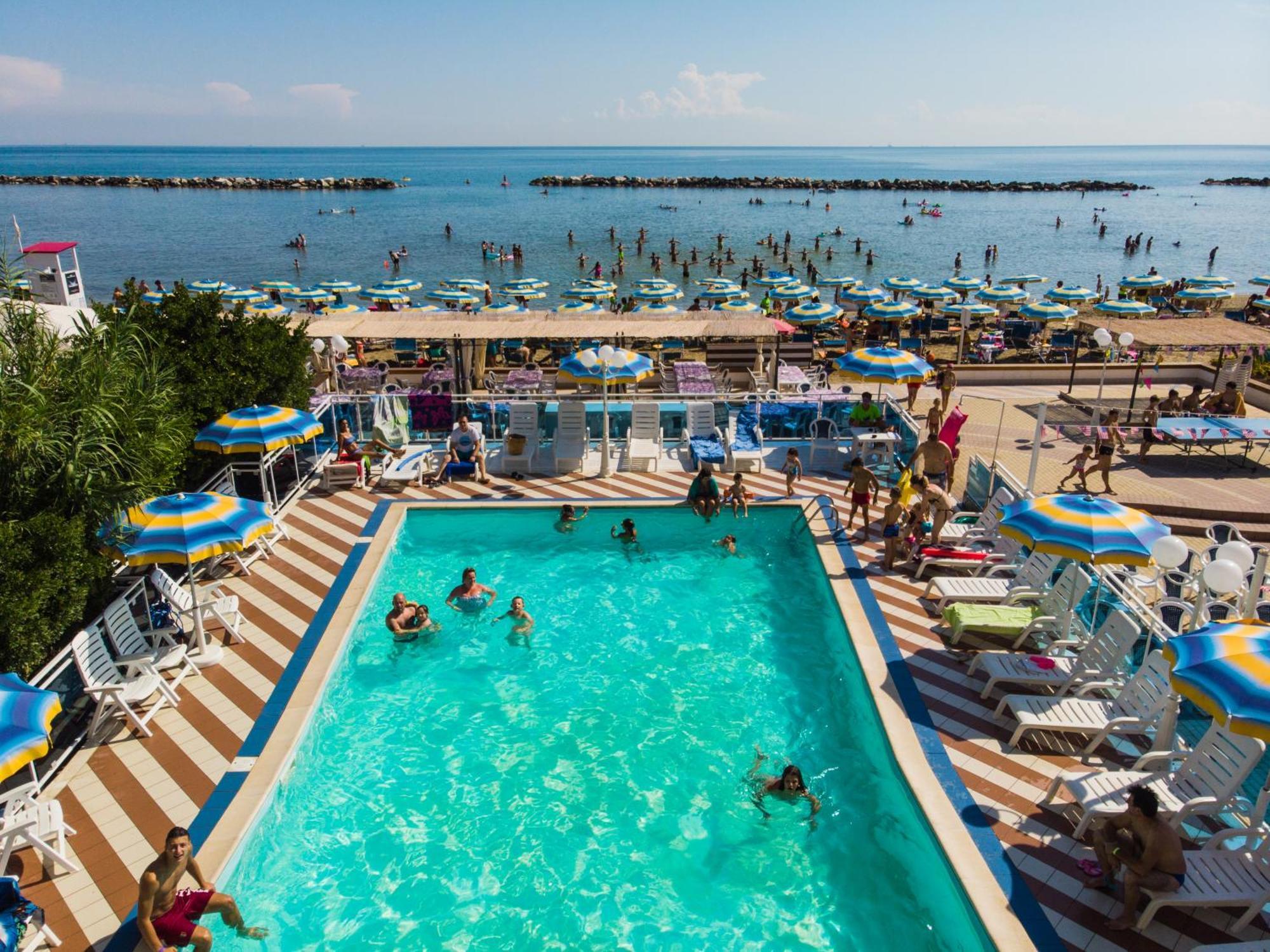 Bikini Tropicana Family Hotel Lido Di Savio Esterno foto