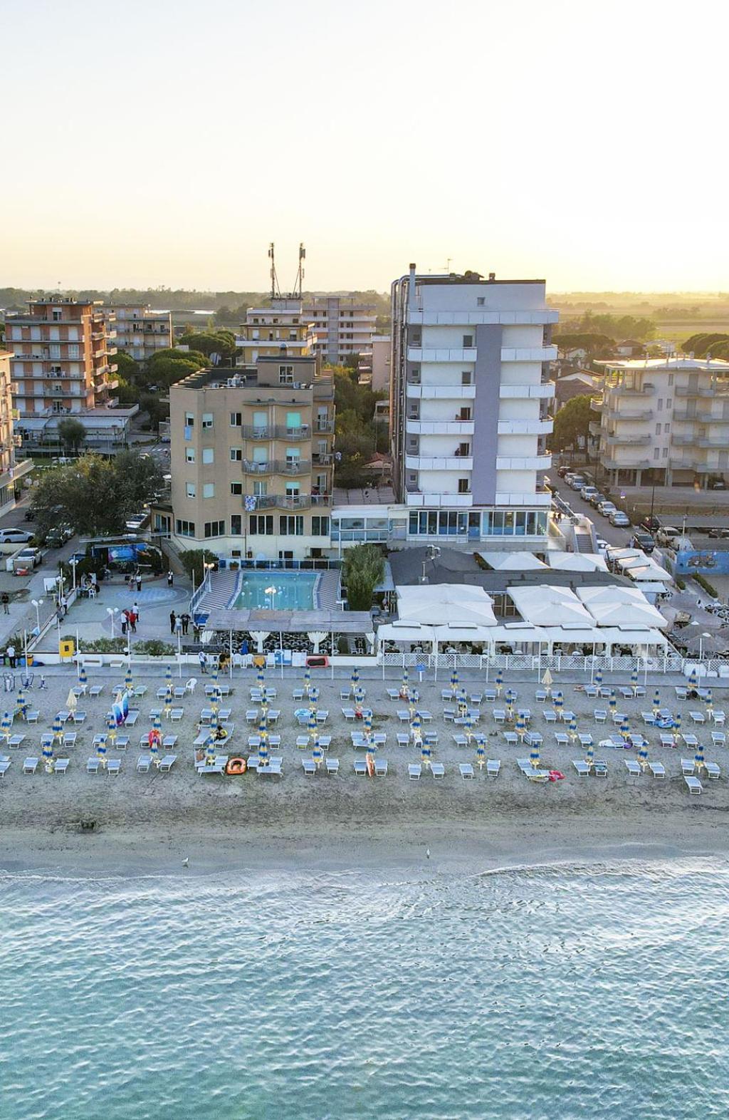Bikini Tropicana Family Hotel Lido Di Savio Esterno foto