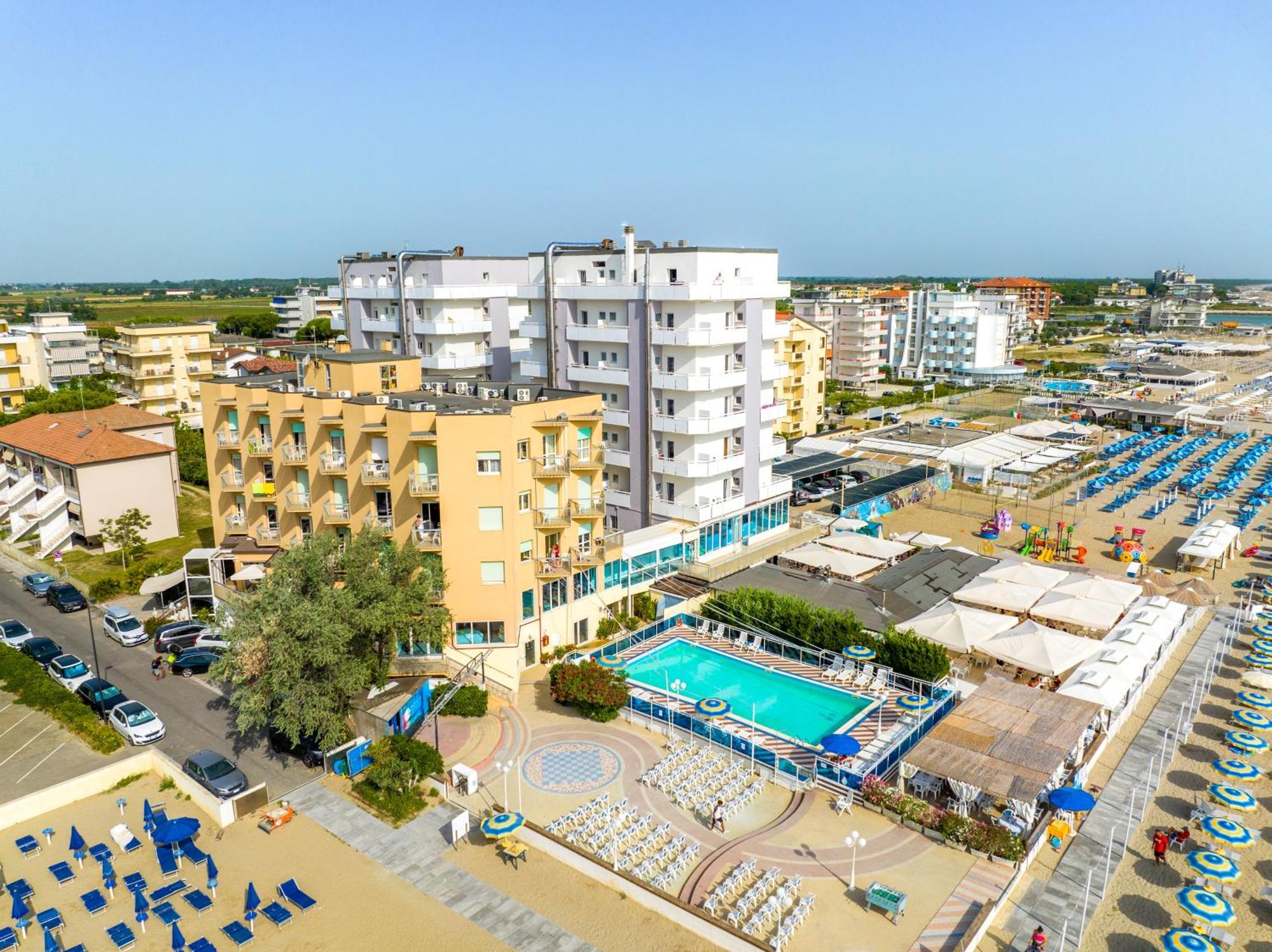 Bikini Tropicana Family Hotel Lido Di Savio Esterno foto